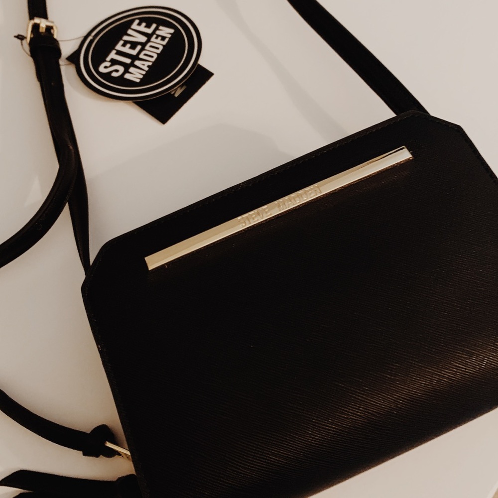 BRAND NEW! Steve madden cross body purse.
